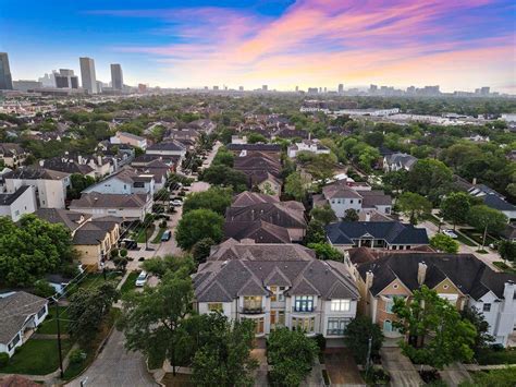 West university place - Zillow has 29 homes for sale in West University Place Houston. View listing photos, review sales history, and use our detailed real estate filters to find the perfect place. 